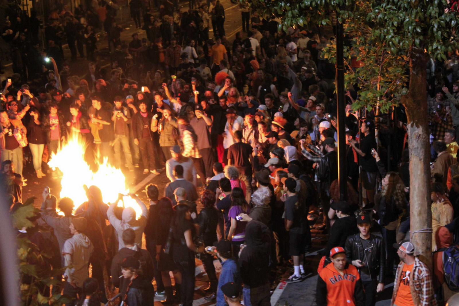 crowds at 16th and valencia streets