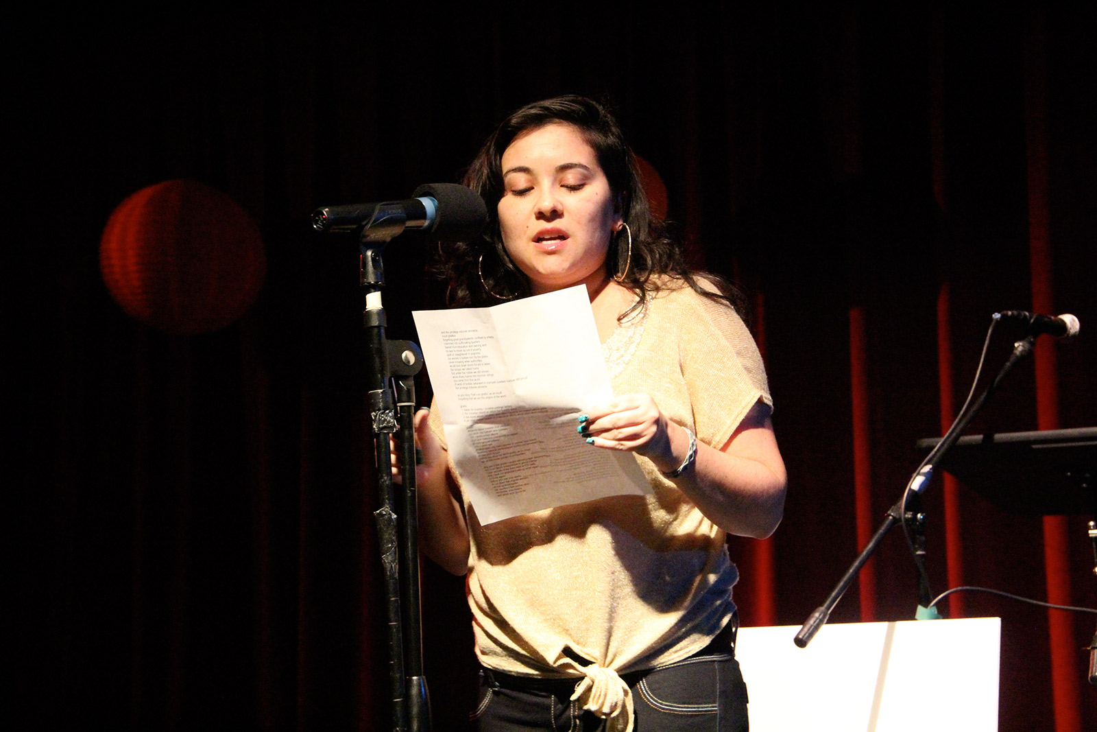 Image Shows Dyanna Loeb reading her story