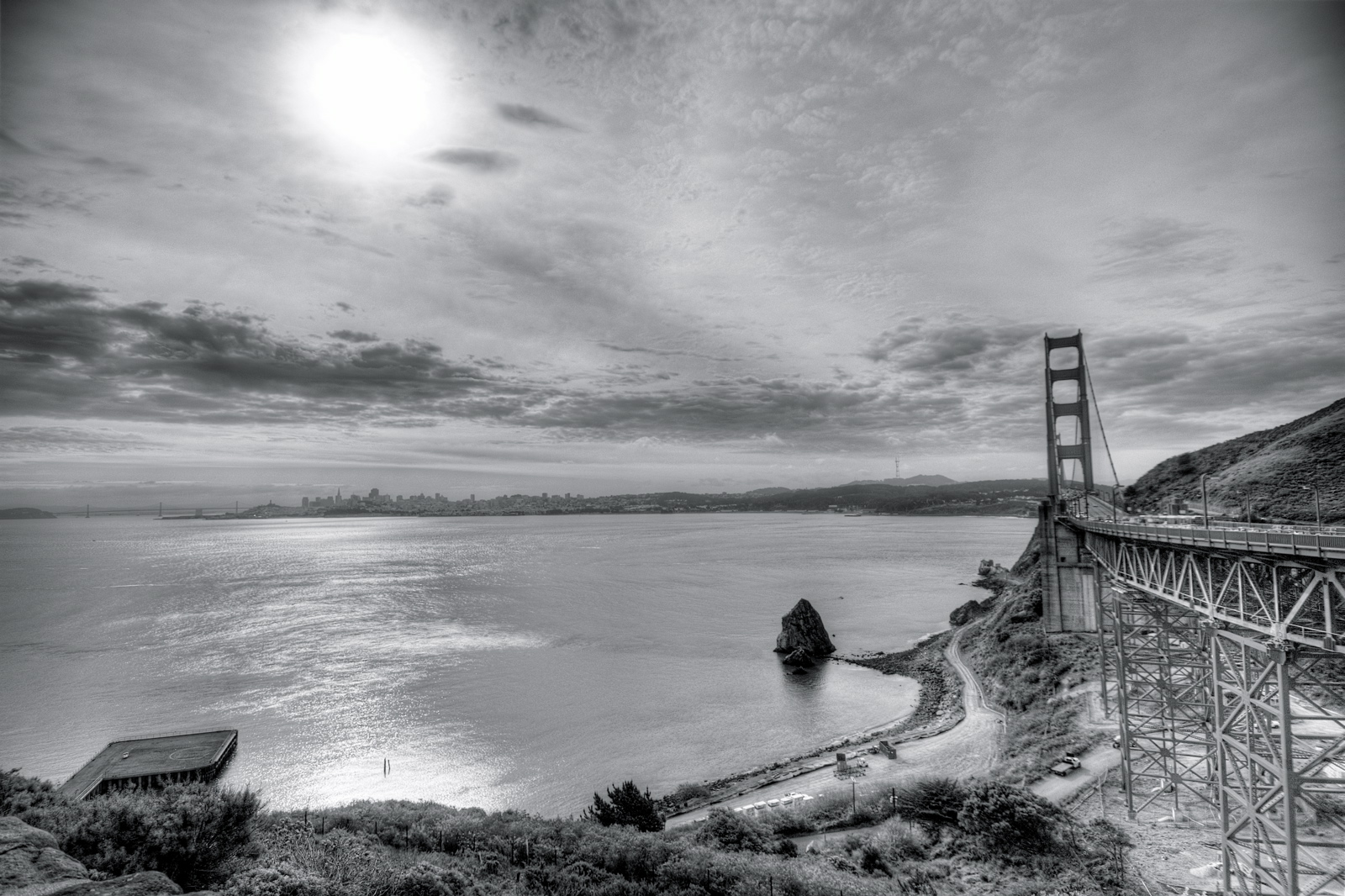Black and white photo of Golden Gate bridge