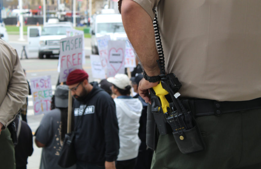 taser demonstration // Sheriff's Department