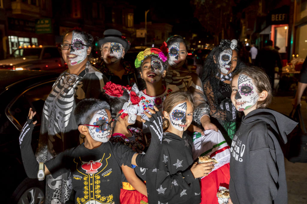 Dia de los Muertos revelers