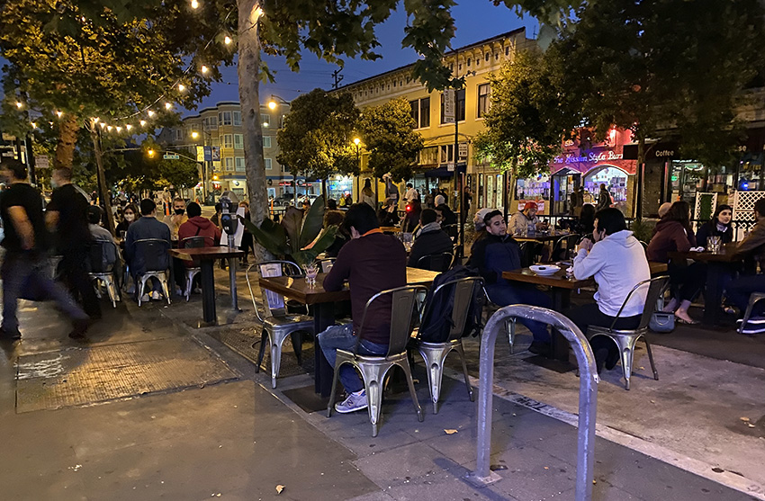 dining outside on Valencia
