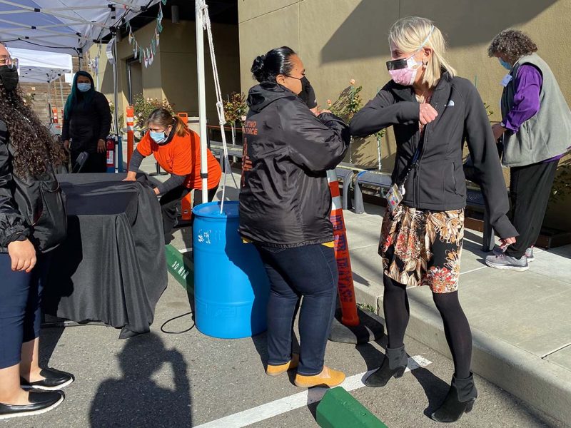Susana Rojas, Dr. Diane Havlir, 18th and Shotwell vaccinations