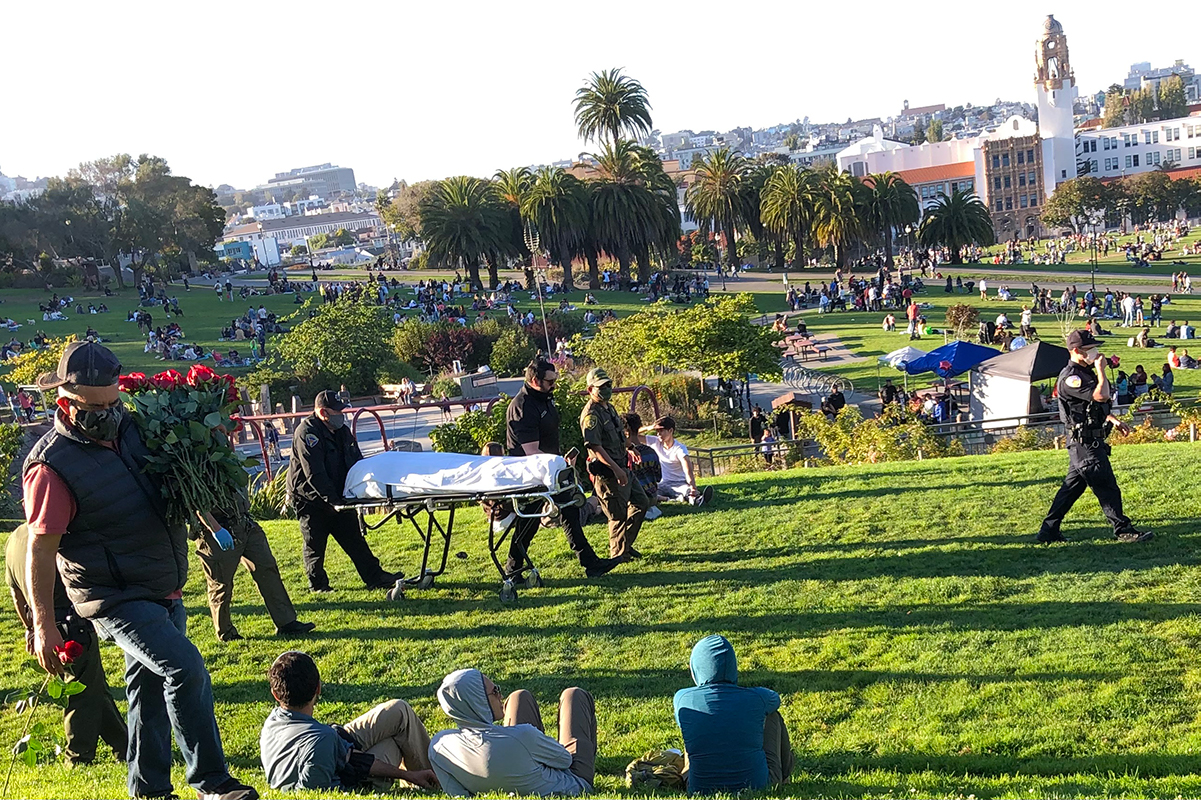 Dead man. Stretcher. Dolores Park.