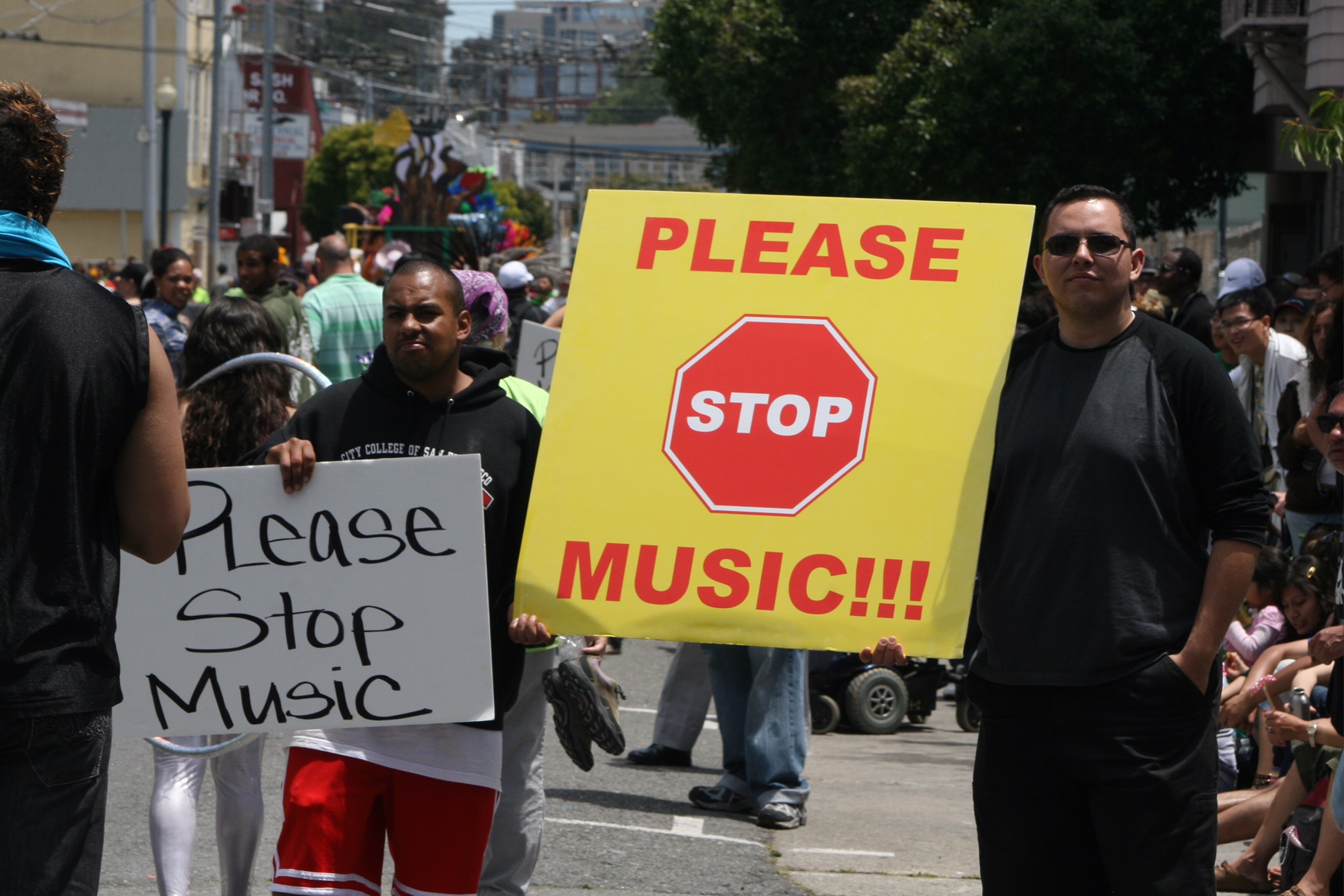 please stop the music sign at carnaval
