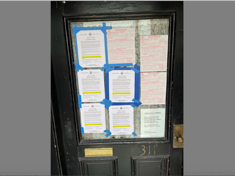 Rodrigo Santos and the imaginary toilets: a strange and terrible saga