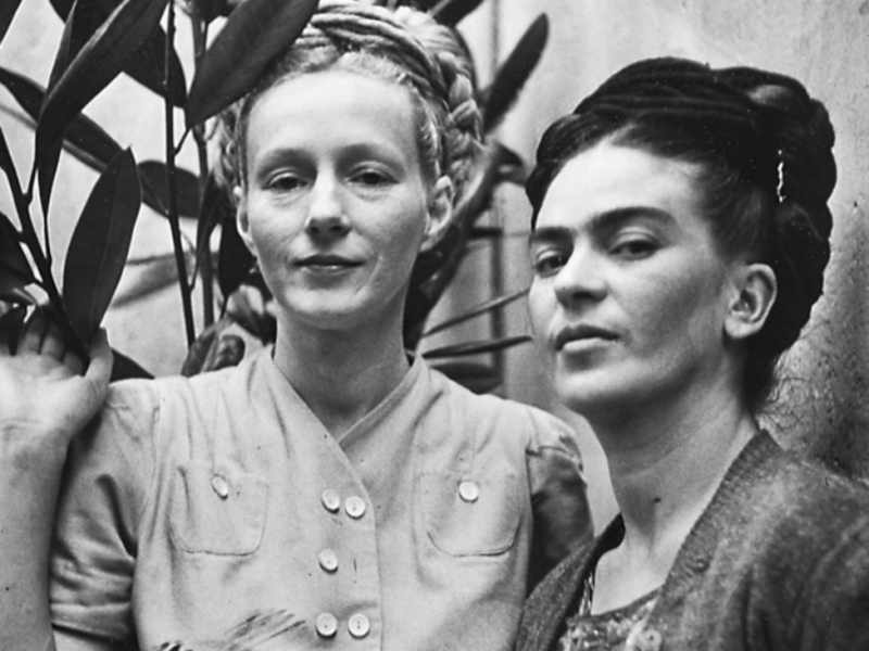 Emmy Lou Packard and Frida Kahlo posing for a photo