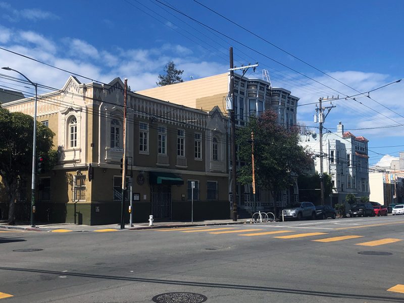 crossroad of 22nd St and S Van Ness