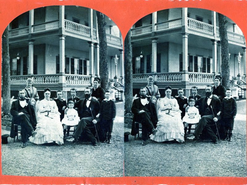 Two pictures of the same group of people in front of a house