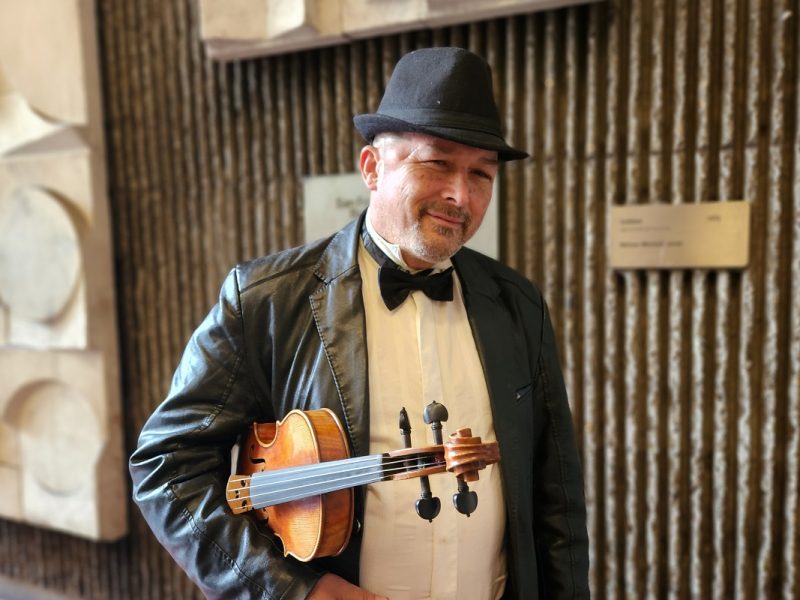 Violinist Ben Barnes.