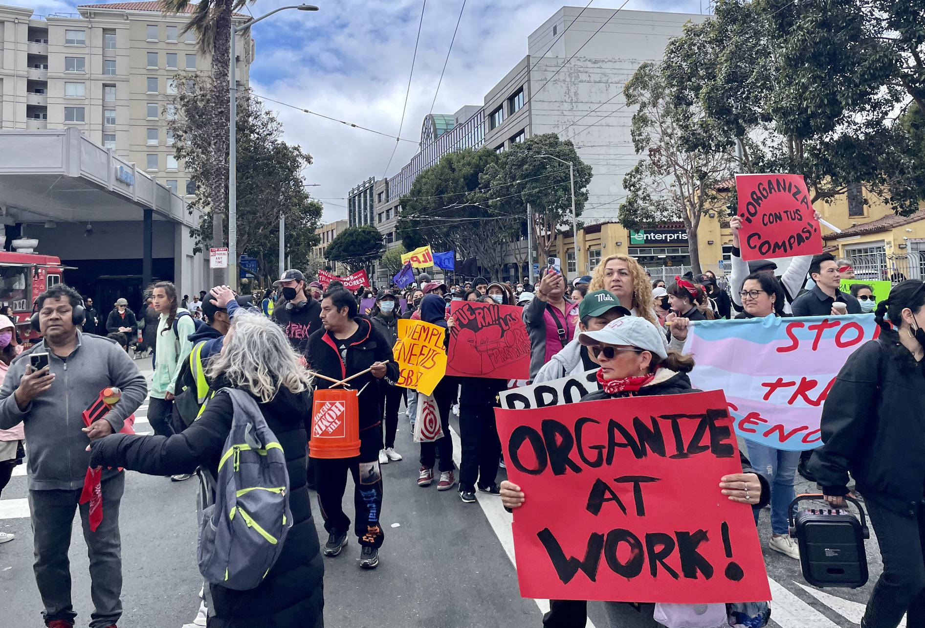 a large group of people walking