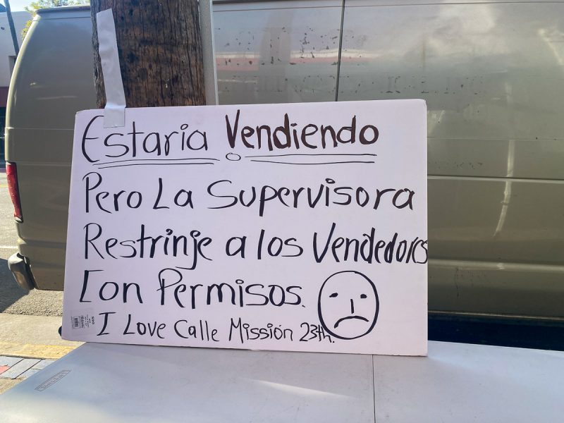 A vendors sign that says "Estaria Vendiendo Pero la supervisora restringje a los vendedoros con permisos. I love Calle Mission 23th."