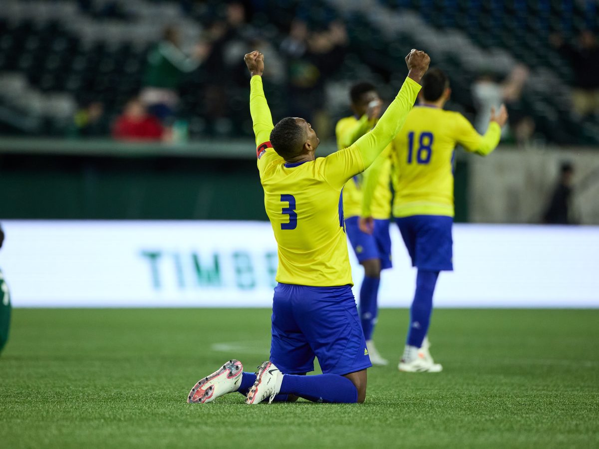 BURRITOOOOOOOAL! El Farolito team beats Major League Soccer affiliate