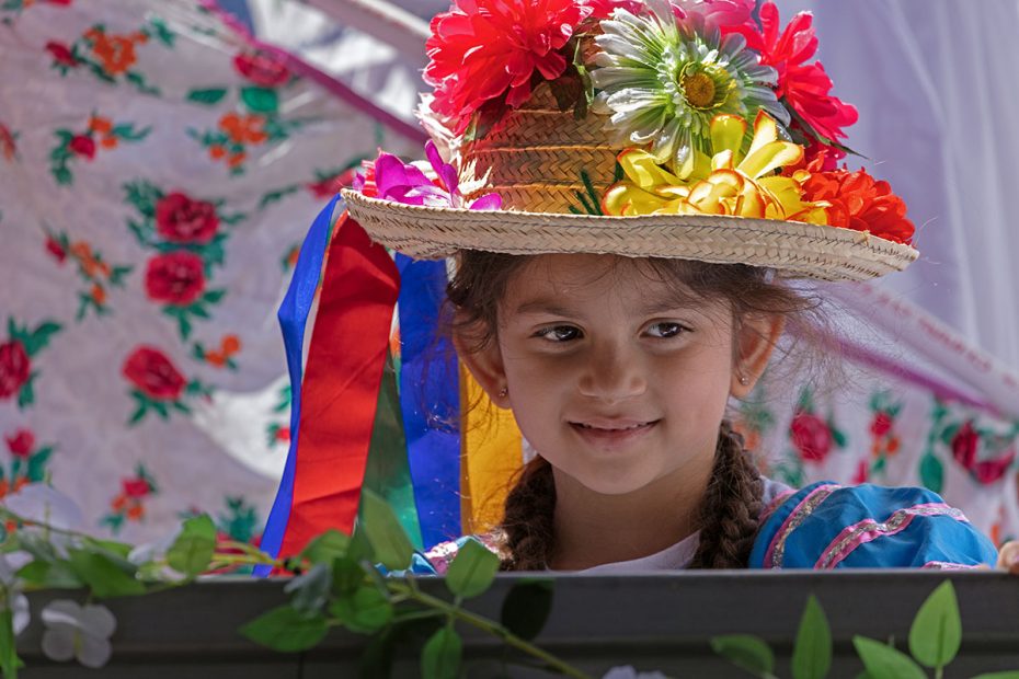 SF carnaval Parade a young girl