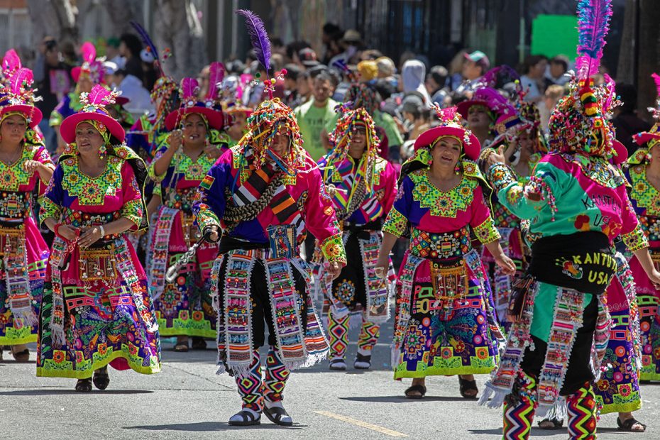 SF carnaval parade of danceres.