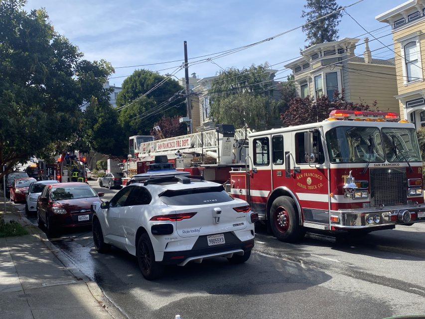 A Waymo pulled over next to a fire truck on March 25, 2025, during the fire on Hill Street. Photo by Elizabeth Zitrin.