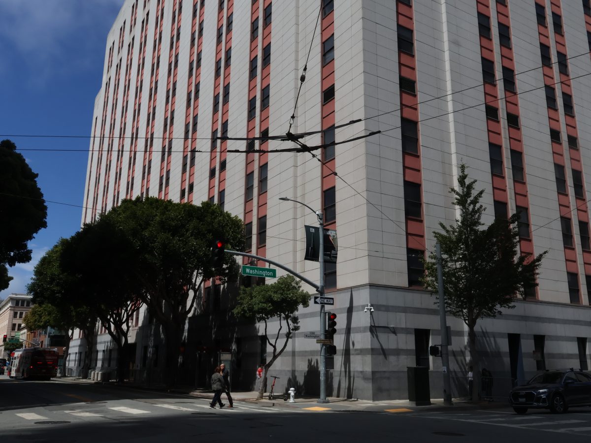 ICE agents await asylum-seekers as they leave the courtroom