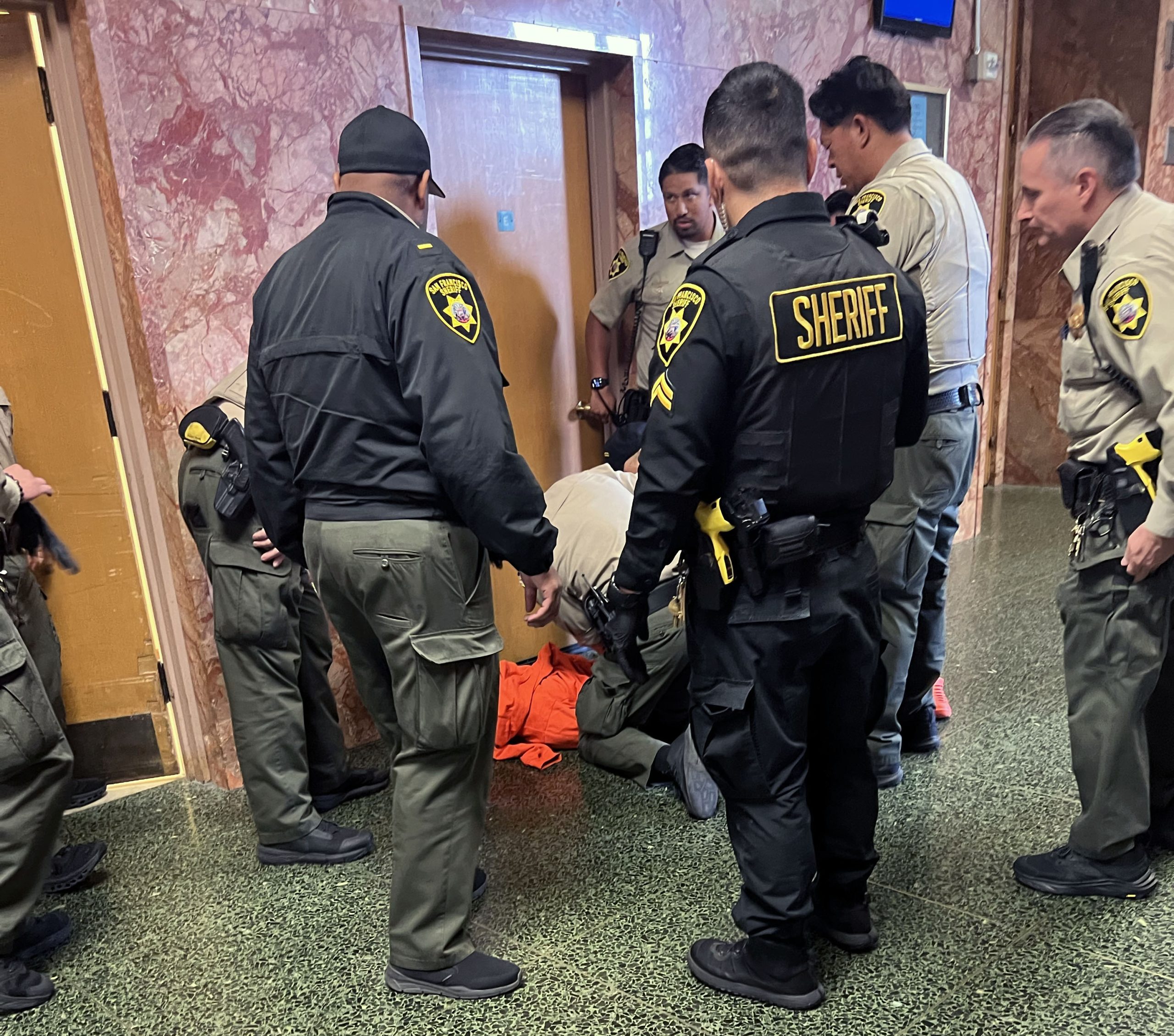 Defendant in custody attempts to flee S.F. courtroom